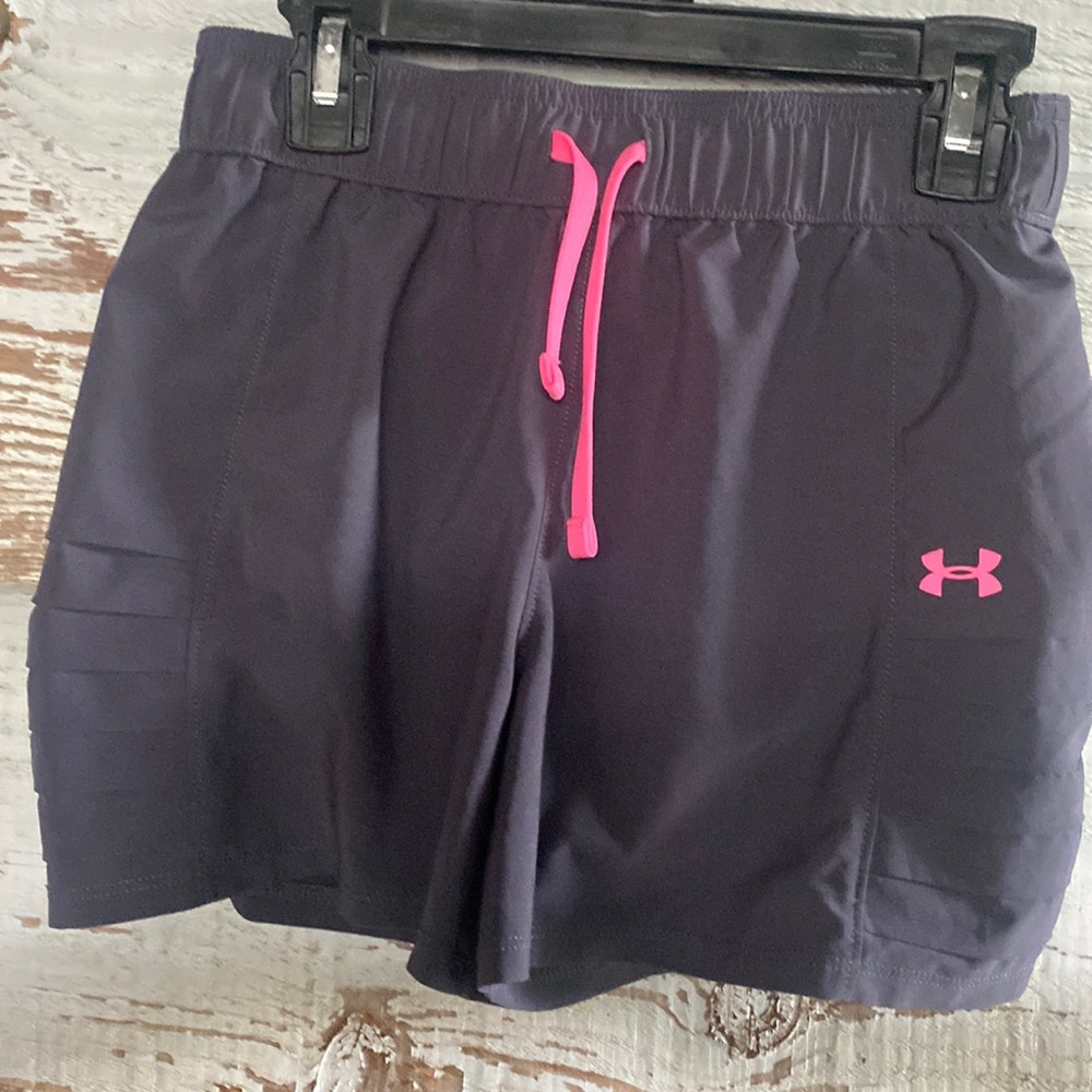 Under armor athletic shorts size youth medium